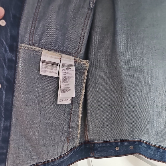 Levi's Classic Denim Jacket with Beige Collar - Picture 7 of 16